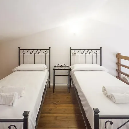 Frontemare Apartment-funtana Meiga Funtana Meiga